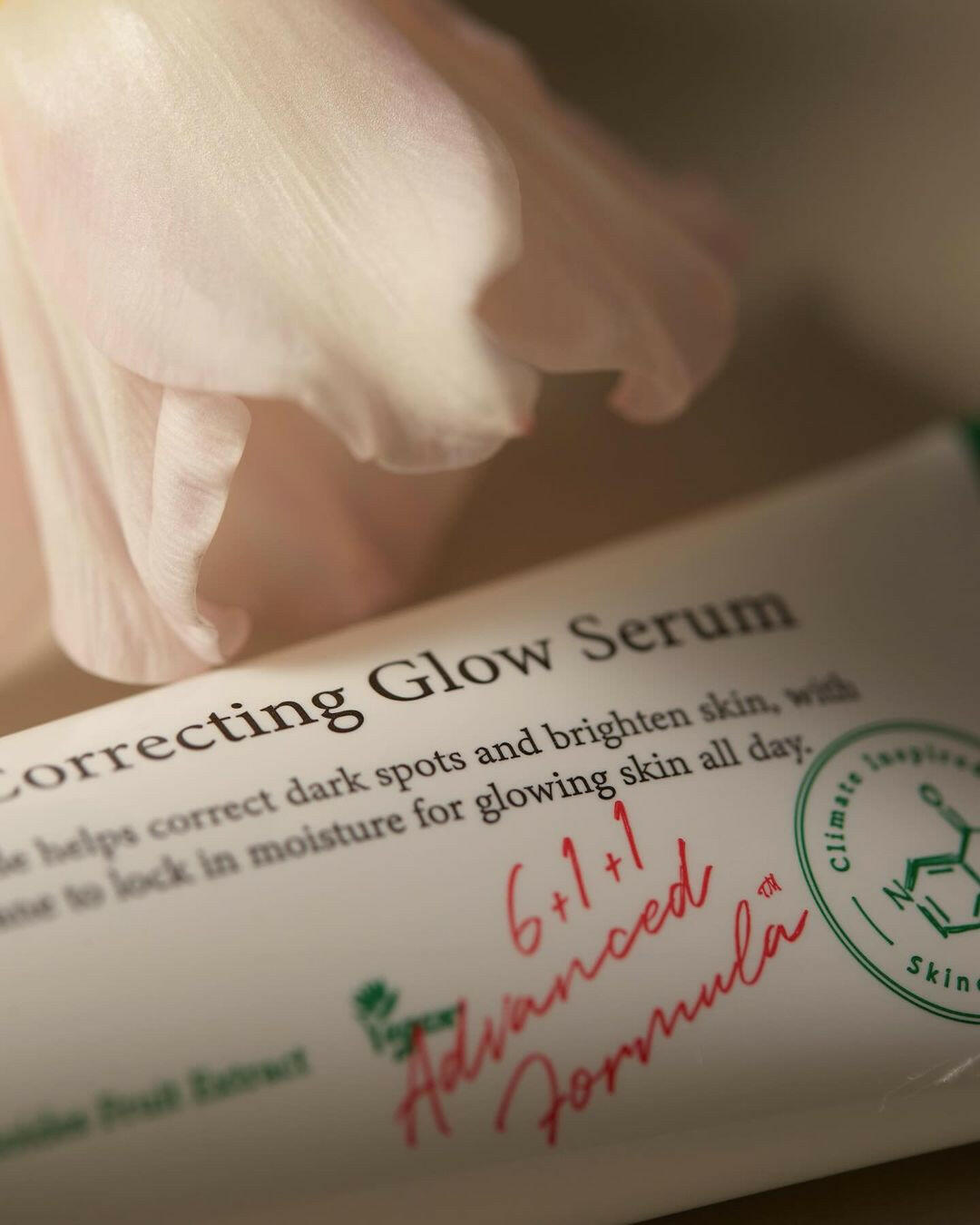 Dark Spot Correcting Glow Serum.